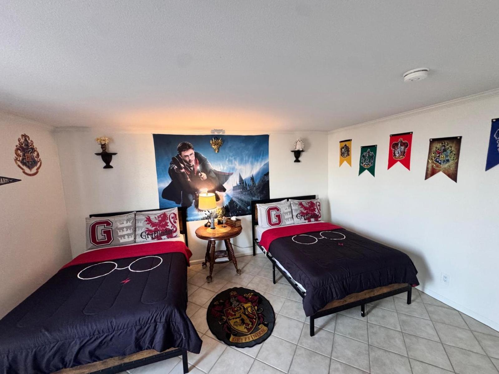 Apartment Mario, Harry Potter, & Not Themed Loft Universal 10min Loft *