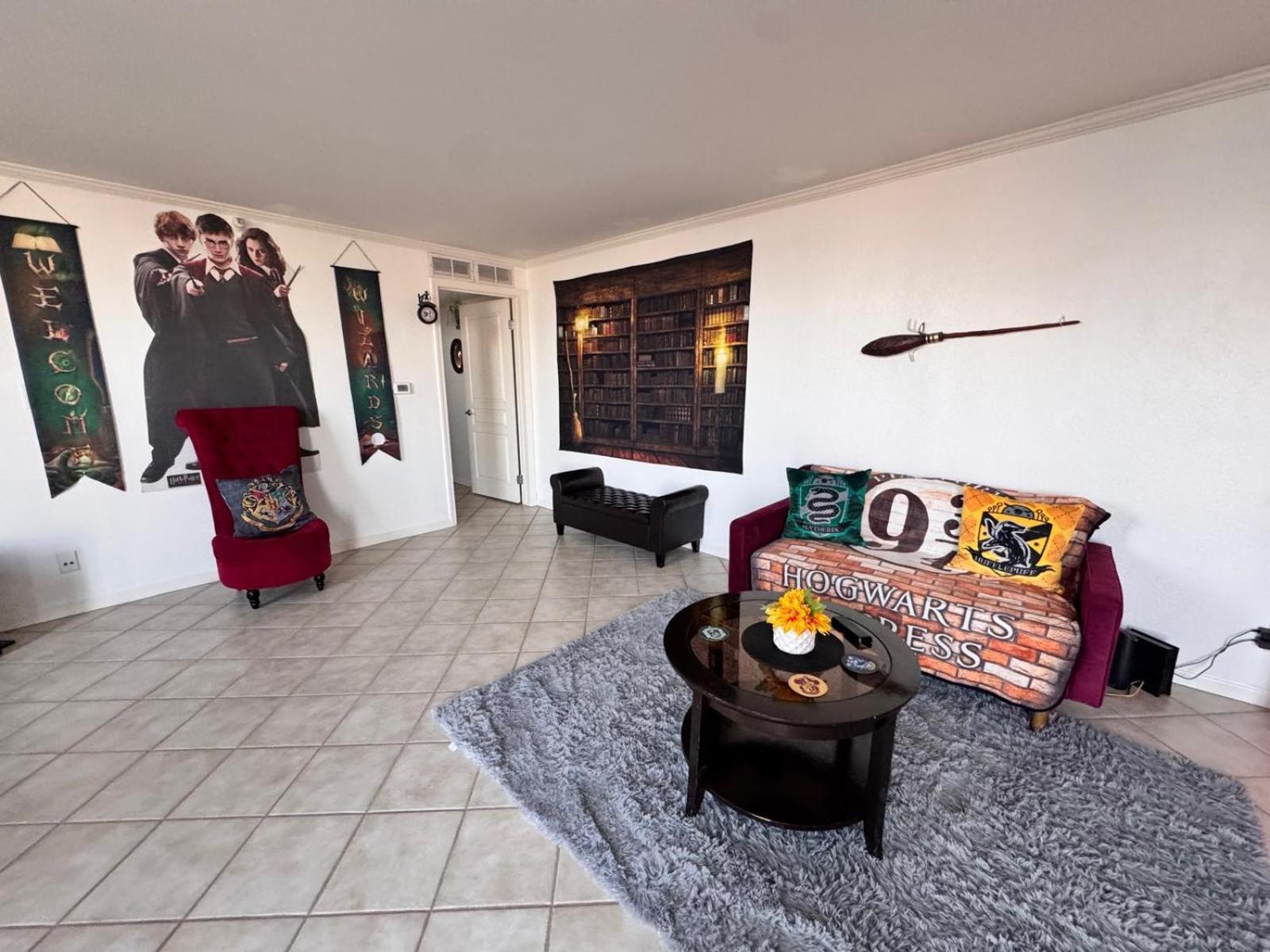 Mario, Harry Potter, & Not Themed Loft Universal 10min Loft *