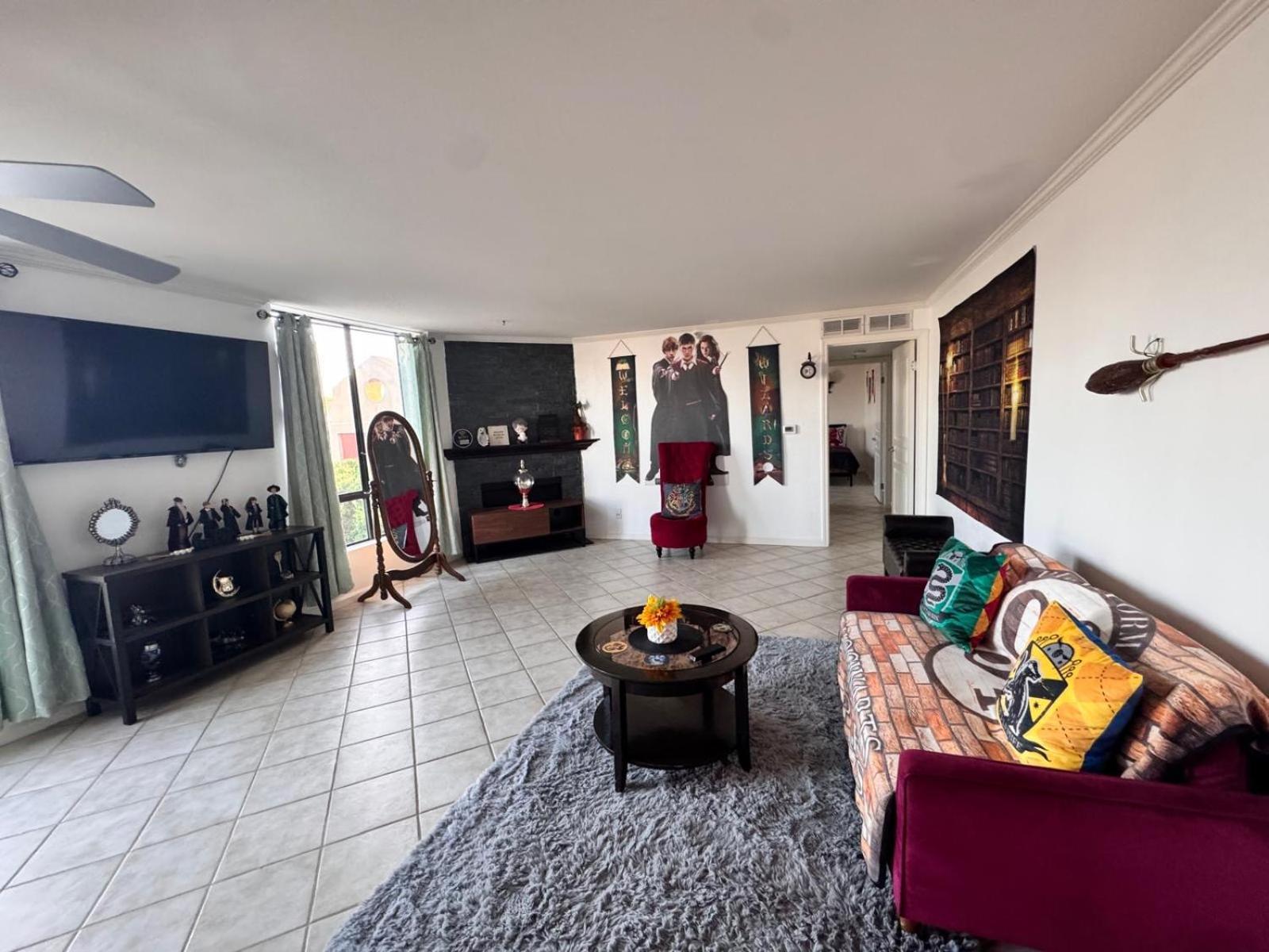 Apartment Mario, Harry Potter, & Not Themed Loft Universal 10min Loft *